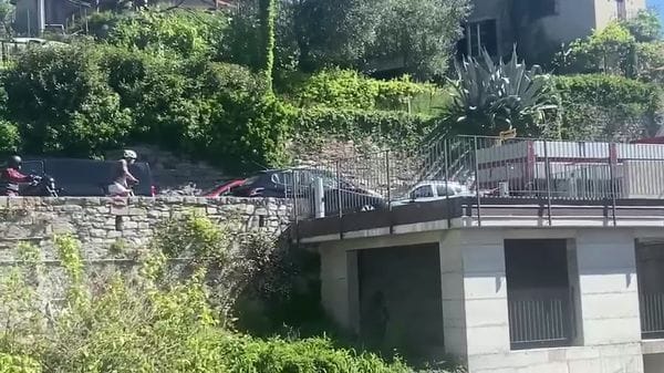 Un altro giorno di coda sulla Regina