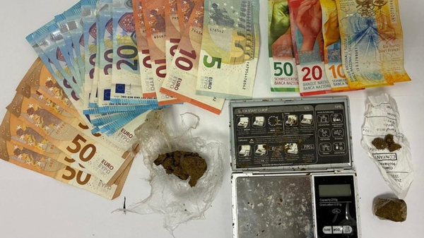 Ai domiciliari ma continua a spacciare: arrestato dopo la perquisizione