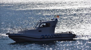 Barca invade la pista degli idrovolanti: incidente sfiorato e multa di 2.064 euro