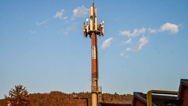 Sulle teste dei comaschi 702 antenne: in vent’anni +200%