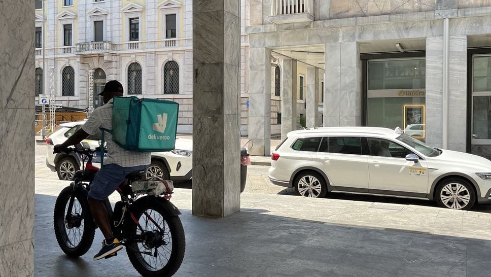 Decreto lavoro: incentivi a chi assume giovani disoccupati e tutela contro il “caporalato algoritmico”  sui rider