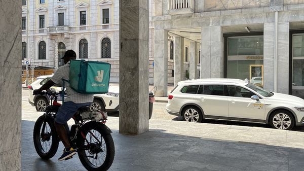 Decreto lavoro: incentivi a chi assume giovani disoccupati e tutela contro il “caporalato algoritmico”  sui rider