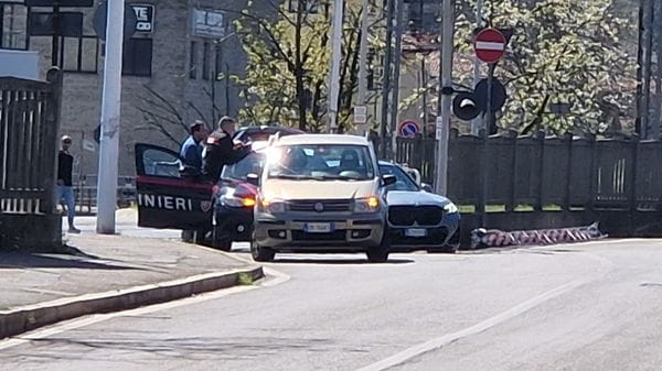 Abbattuta la sbarra del passaggio a livello in via Scalabrini 