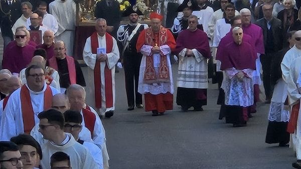 Cantoni, l’ultimo Venerdì La città prega con il vescovo