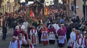 Crocifisso, il messaggio: «Dall’indifferenza  all’azione concreta»