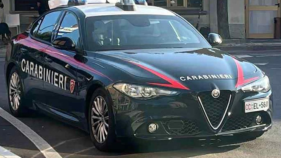 Ha il divieto di avvicinare la moglie, ma dorme nel box. Assolto: non sapeva dove passare la notte