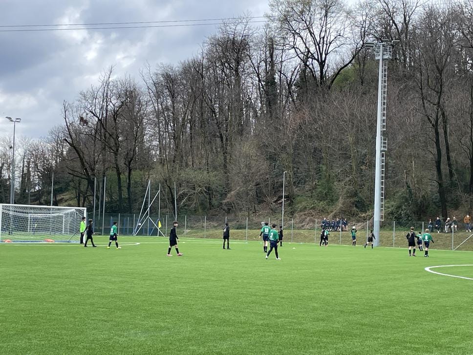 Serenza juniores: insulti all’arbitro straniero e mani al collo di un dirigente. Maxi squalifiche 