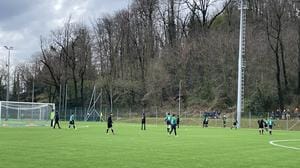 Serenza juniores: insulti all’arbitro straniero e mani al collo di un dirigente. Maxi squalifiche 