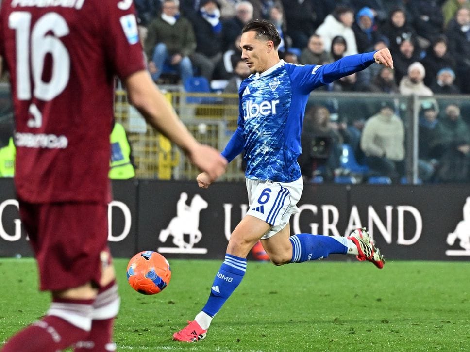 Caqueret, maxi-intervista a Instant Foot: «Dopo che Fabregas mi ha chiamato ho preso un volo per Milano e ho firmato subito il contratto»