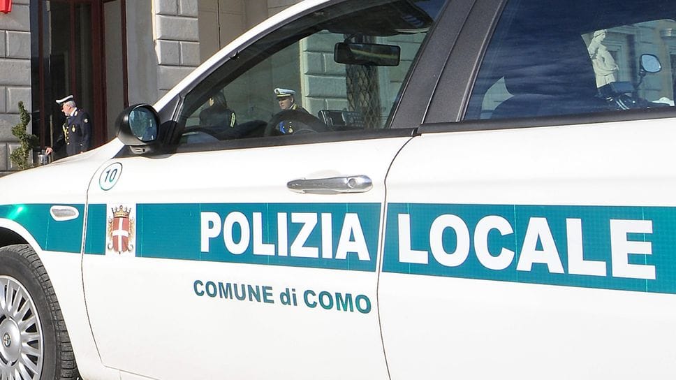 In piazza del Duomo con un’auto di grossa cilindrata: multato e denunciato un turista arabo