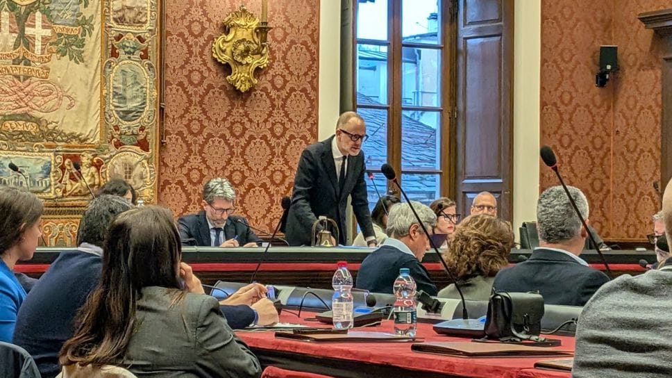 Mozione di sfiducia a Bodero, momenti di tensione in consiglio comunale