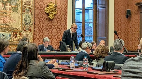 Mozione di sfiducia a Bodero, momenti di tensione in consiglio comunale