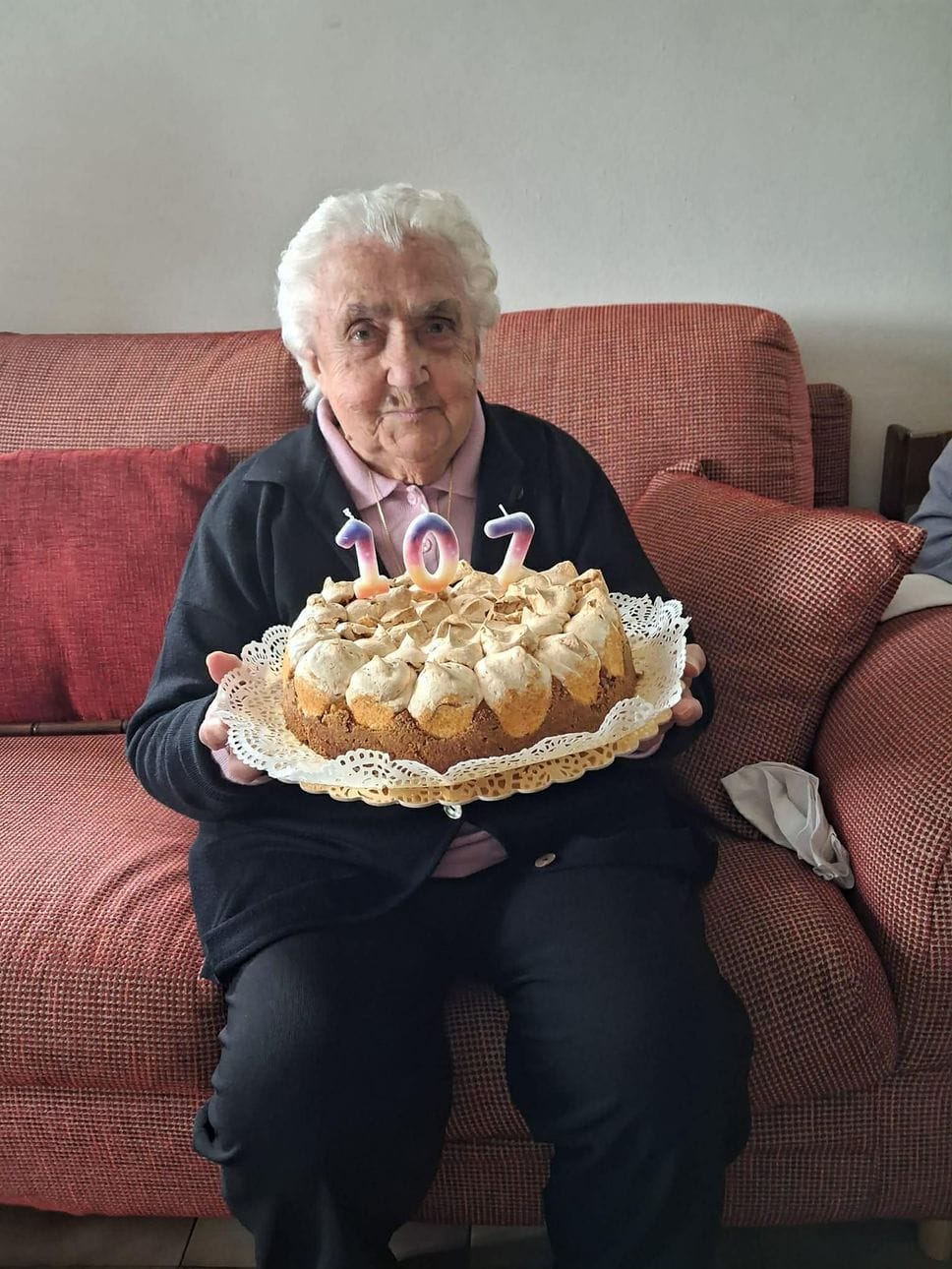 Nonna Emilia arriva a quota 107 anni, l’abbraccio della famiglia e del paese