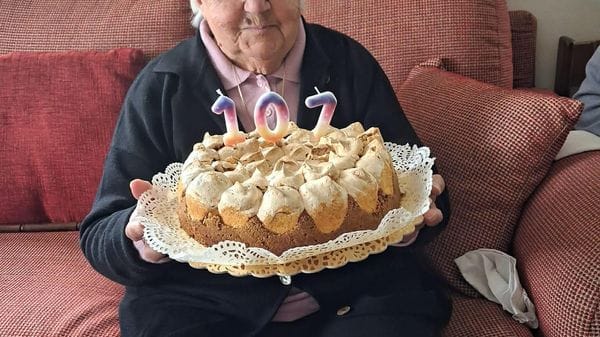 Nonna Emilia arriva a quota 107 anni, l’abbraccio della famiglia e del paese