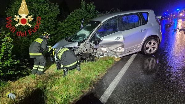 Schianto sulla Novedratese, due feriti