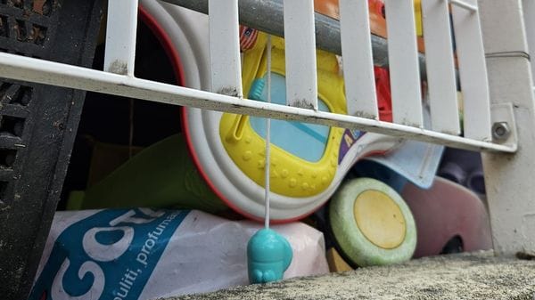 Asilo di via Longhena: giochi e arredi tra vento e pioggia