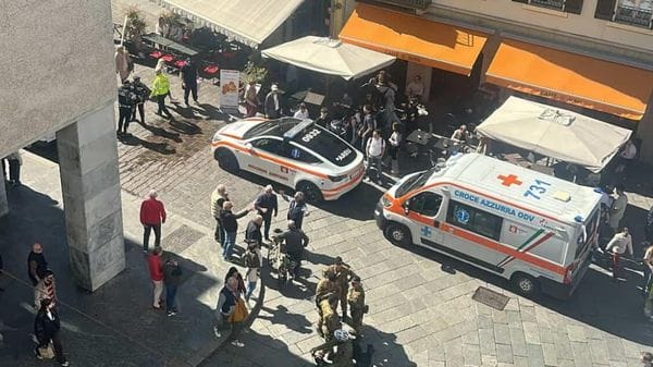 Investiti in pieno centro: nonno e nipoti soccorsi in via Ballarini