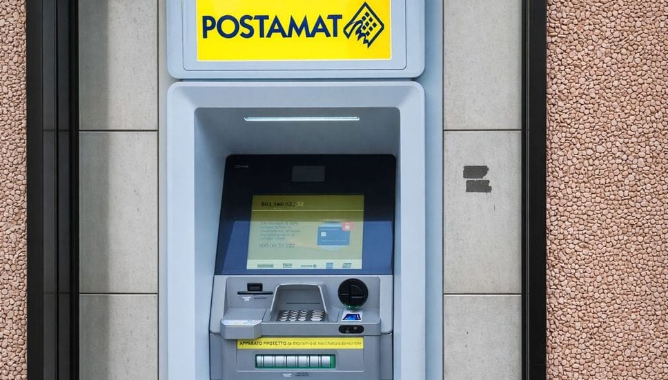 Tentano di forzare il Postamat, ma il colpo fallisce