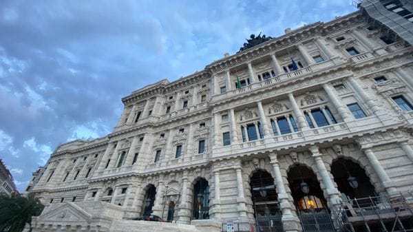 «Istigò un finanziere contro il “rivale”». Il tutto per liberare un posto auto