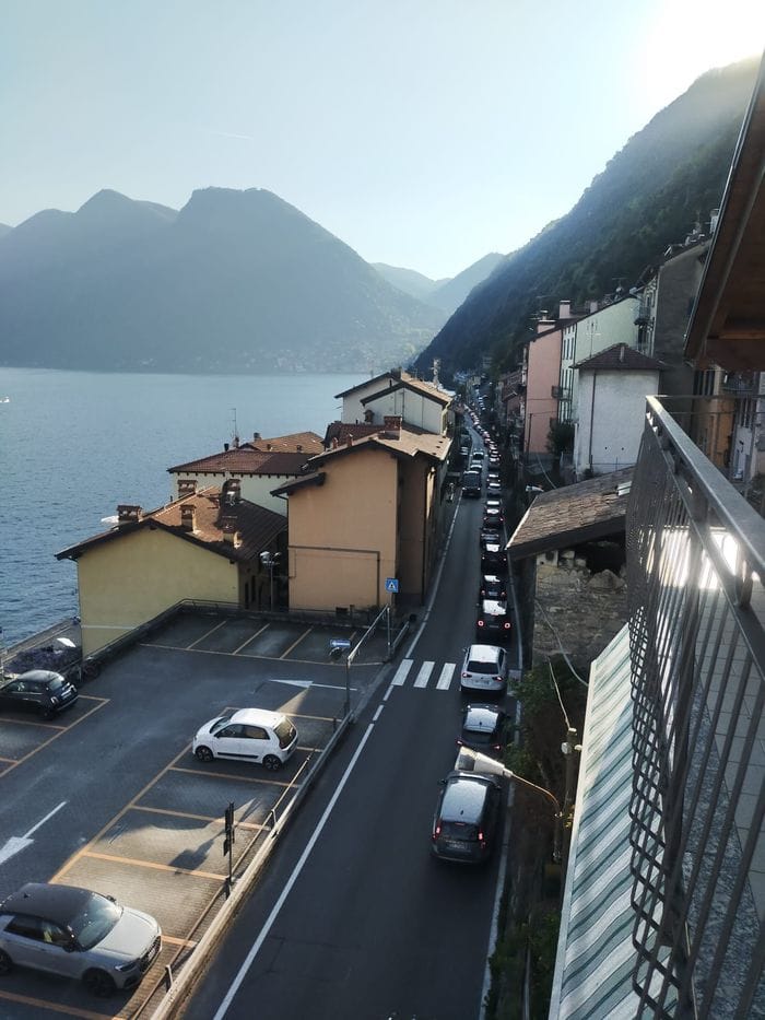 Pasquetta sul lago, Villa Carlotta e Balbianello da record. Controesodo, 11 km di coda