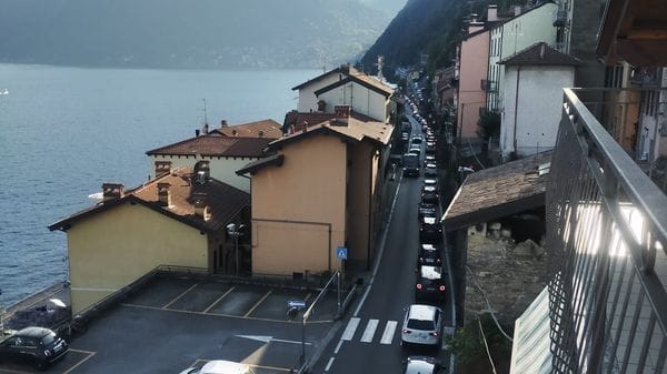 Pasquetta sul lago, Villa Carlotta e Balbianello da record. Controesodo, 11 km di coda