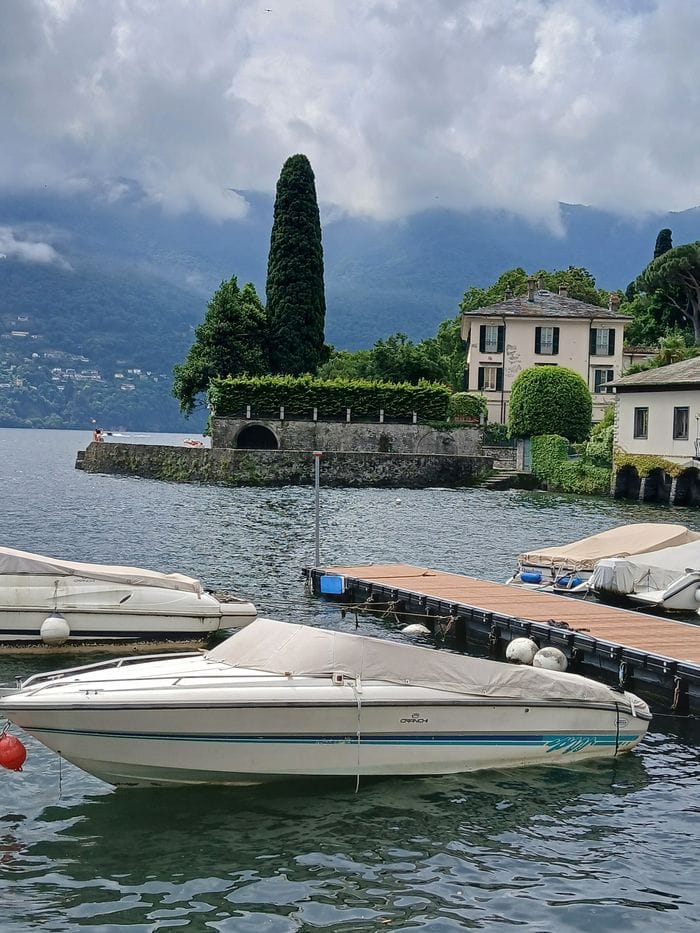 Clooney agli studenti: «Le parole di Trump sull’Iran? Crimine di guerra»