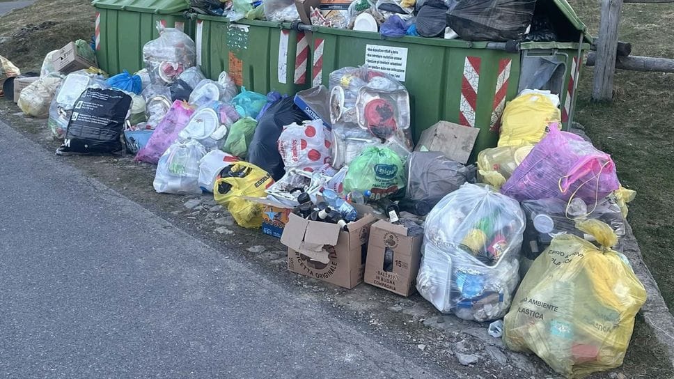 Valle Intelvi, tanti turisti ma poi restano i rifiuti