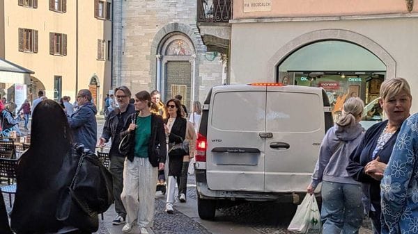 Centro storico invaso dai furgoni? «Nuovi percorsi per limitare i disagi»