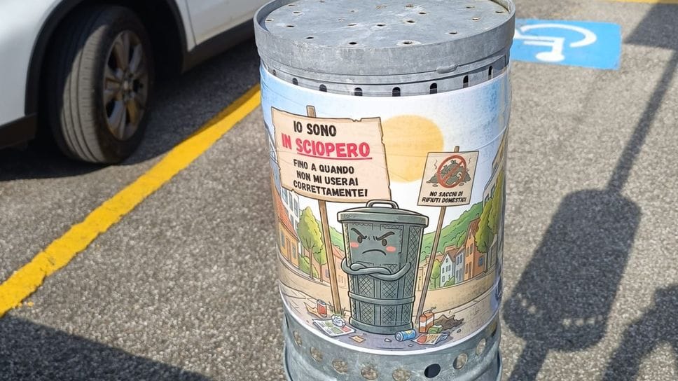 “Sciopero” dei cestini della spazzatura: «Bisogna usarli in modo corretto»