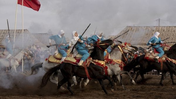 Cavallerizze in Marocco: «È uno sport proibito, ma loro sfidano il patriarcato. Così ho vinto il World Press Photo»