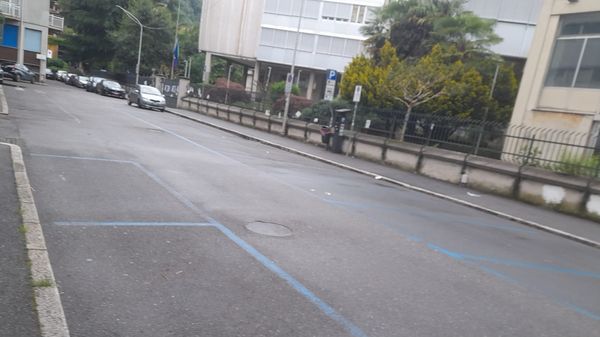 Città deserta, ma niente sosta. «In centro si paga ovunque»