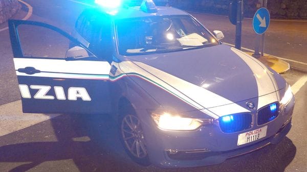 La lite degenera, coppia accoltellata in via Brogeda