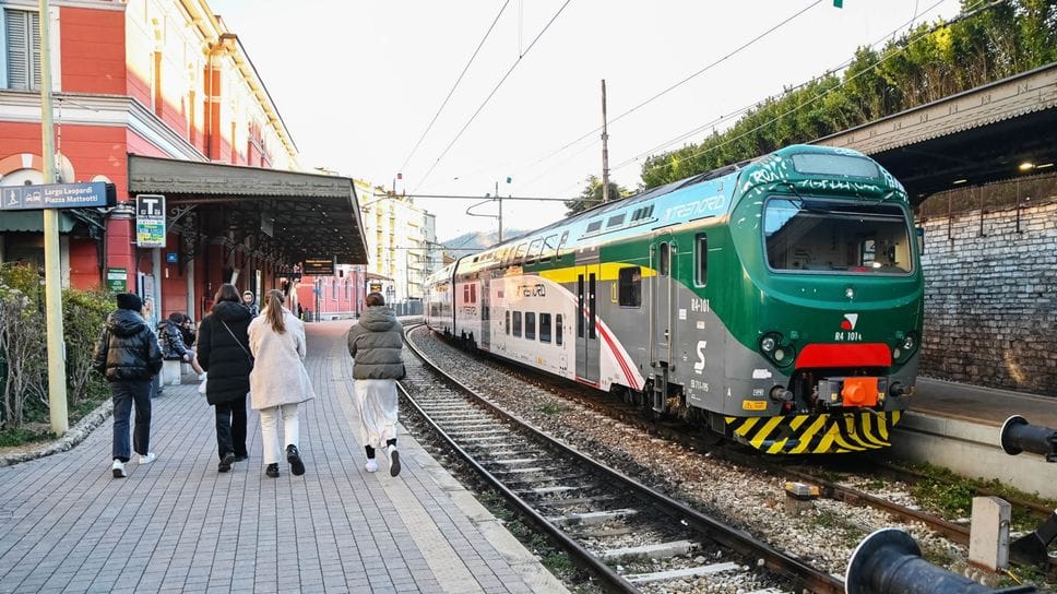 Maxi ritardi sulla Como-Saronno-Milano: una persona investita