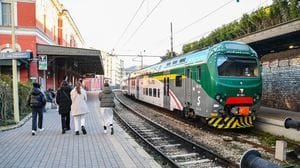 Maxi ritardi sulla Como-Saronno-Milano: una persona investita