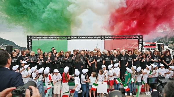 Maxi tavolata per 500 in via Volta: così Como festeggia la Repubblica