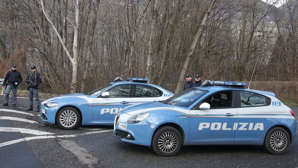 Prima la lite in tangenziale poi il sequestro di droga. In tre sono stati segnalati e denunciati 