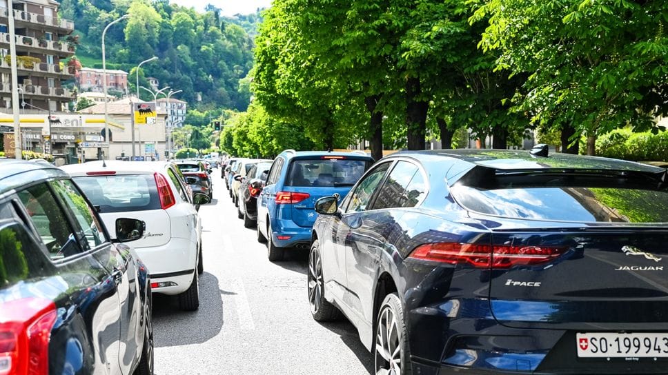 Traffico in autostrada. Lavori e festa svizzera