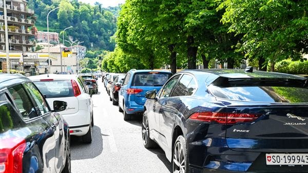 Traffico in autostrada. Lavori e festa svizzera