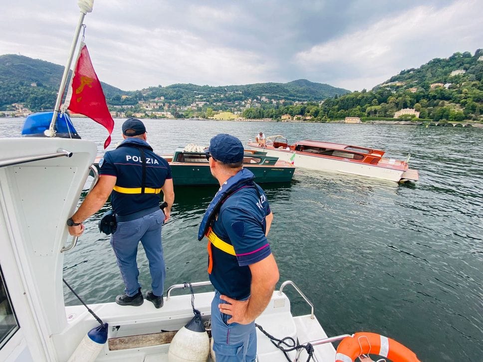 Controlli sul lago, soccorsa un’imbarcazione in avaria e maxi multa a un 19enne