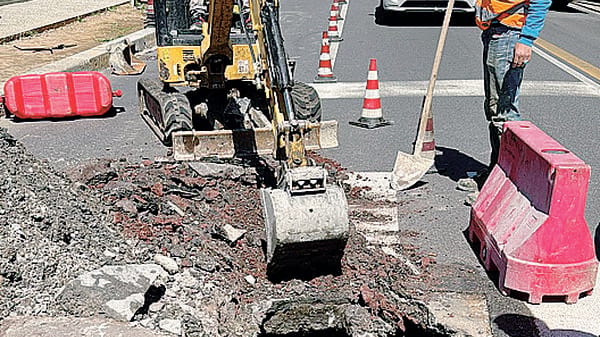 Lungolago, chiuse le paratie per riparare la voragine