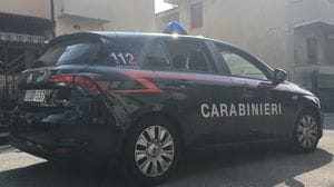 Viola il divieto di avvicinamento alla madre anziana: arrestato
