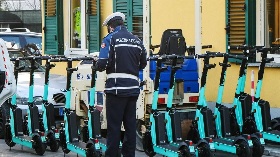 Monopattini, cambia tutto. Nuovi obblighi e multe fino a 400 euro