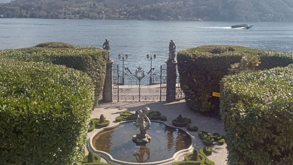 Villa Carlotta senza scalo. Il Comune: «Noi tenuti all’oscuro»