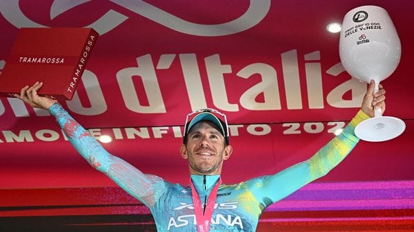 Giro d’Italia, un urlo a Napoli: Balleriniiiiii. La tappa vinta dal canturino