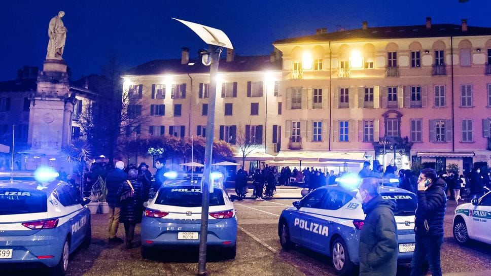 Lo accoltella ed esulta: «L’ho bucato». A processo anche gli altri aggressori