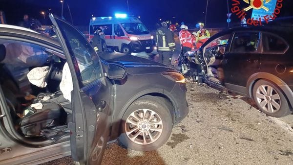 Frontale a Bregnano: sei feriti nella notte