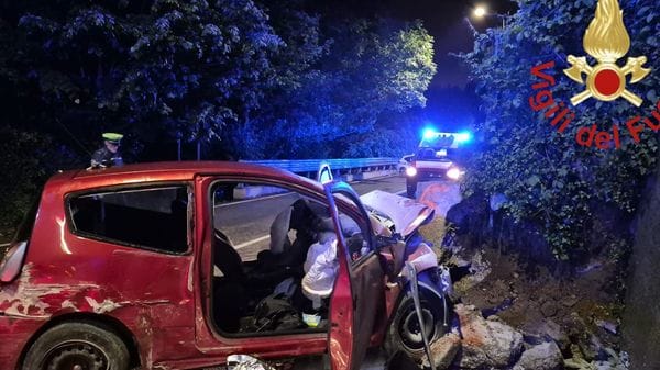 Gravissimo incidente nella notte in via Nino Bixio, morto un ragazzo di 21 anni