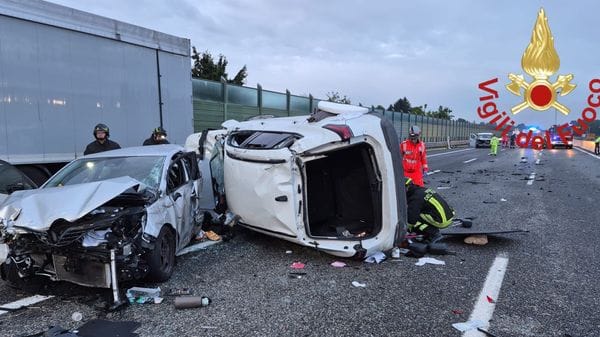Scontro in autostrada: tra i feriti bimbo di un anno e la mamma incinta