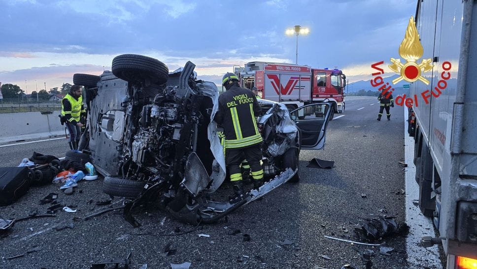 Scontro in autostrada: tra i feriti bimbo di un anno e la mamma incinta