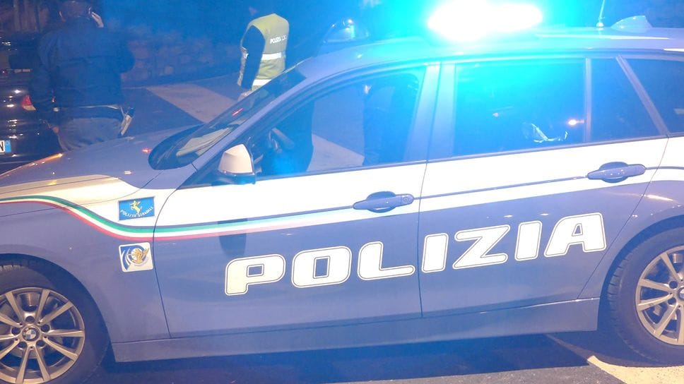 Donna schiaffeggiata per un debito di 20 euro: denunciato un uomo di 53 anni